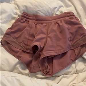 Hotty Hot 2.5 Light Pink Shorts Lululemon